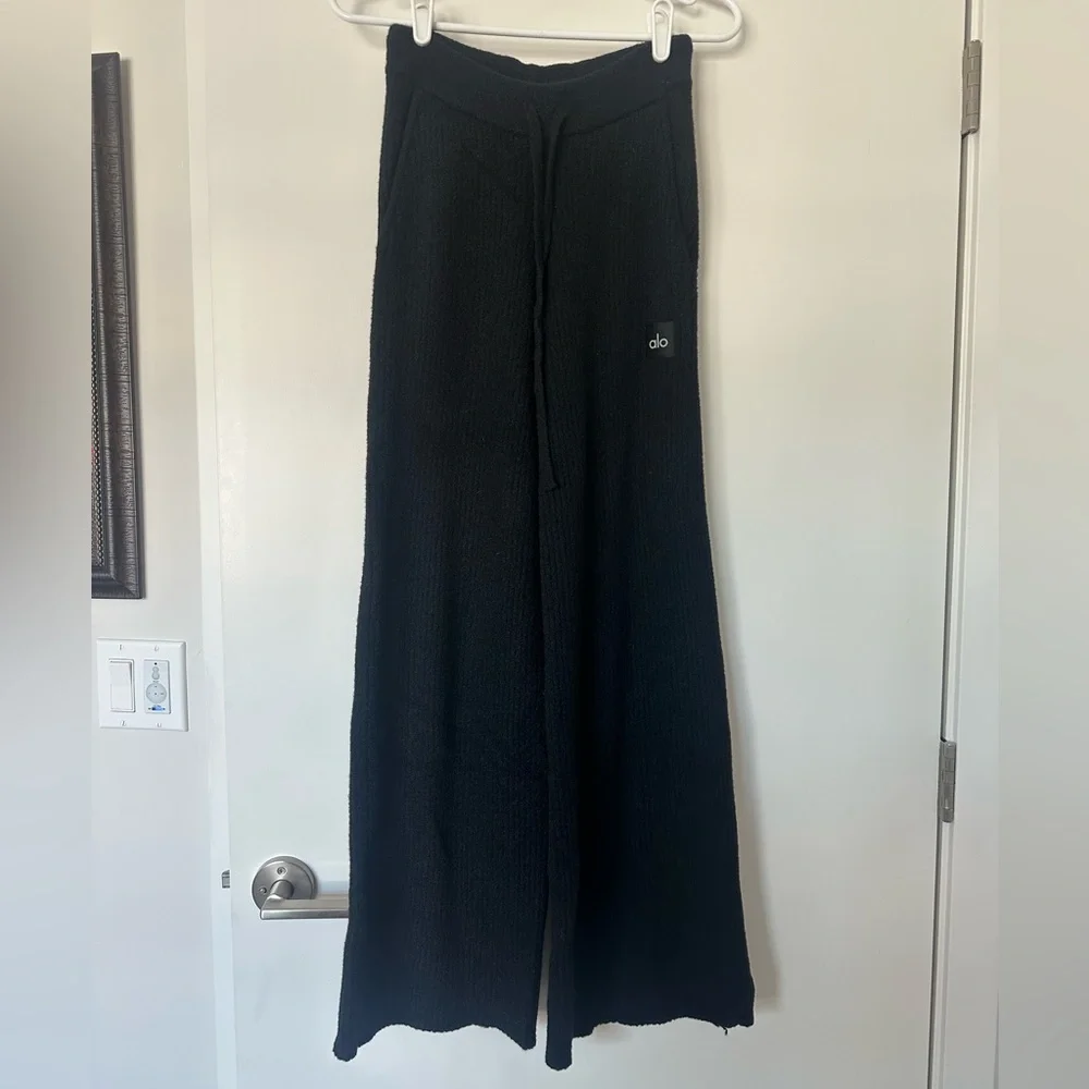 Alo Yoga Snuggle Up Sweater High-Waist Wide Leg Pant - Black - XXS - Picture 7 of 15